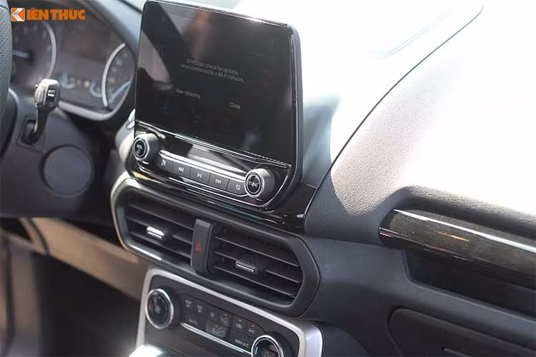 Sự thay đổi đáng chú ý ở mẫu xe Ford Ecosport 2018 mới chính là việc mẫu nó đã được nhà sản xuất Ford trang bị 2 lựa chọn động cơ so với trước đây; gồm bản EcoBoost 1.0L và bản Dragon 1.5L Ti-VCT. Khối động cơ này kết hợp với hộp số tự động 6 cấp hoặc số sàn 5 cấp.