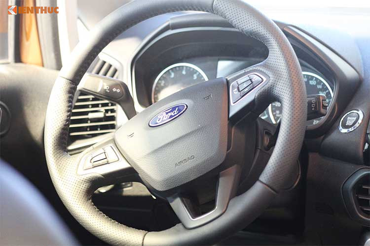 Các tiện ích với hệ thống SYNC 3 cùng màn hình cảm ứng 8 inch cho phép người lái có thể dùng khẩu lệnh gọi và nói chuyện điện thoại, điều khiển các tính năng giải trí khác... SYNC 3 trên Ecosport 2018 còn hỗ trợ kết nối GPS với điện thoại thông minh như Apple CarPlay Android...