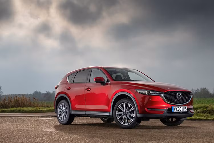 Tại Anh, CX-5 là mẫu xe bán chạy nhất của hãng xe ôtô Mazda với doanh số 3.612 chiếc đến tay người dùng kể từ khi thế hệ thứ hai của chiếc crossover này ra mắt thị trường hồi năm ngoái. Trong đó, hơn 80% số xe được bán ra là bản Sport Nav+, cho thấy khách hàng ở thị trường này có xu hướng ưa chuộng những mô hình cấp cao.