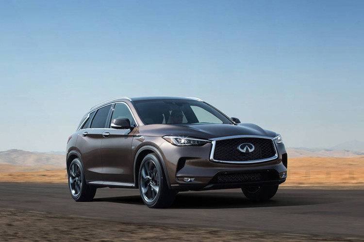 Trên chiếc xe SUV hạng sang này, Infiniti đã thiết kế các cửa kính tạo cảm giác đổ về phía trước, cùng với những đường nét "cơ bắp" và bề mặt uốn lượn để tạo cho xe cảm giác năng động nhưng tinh tế.