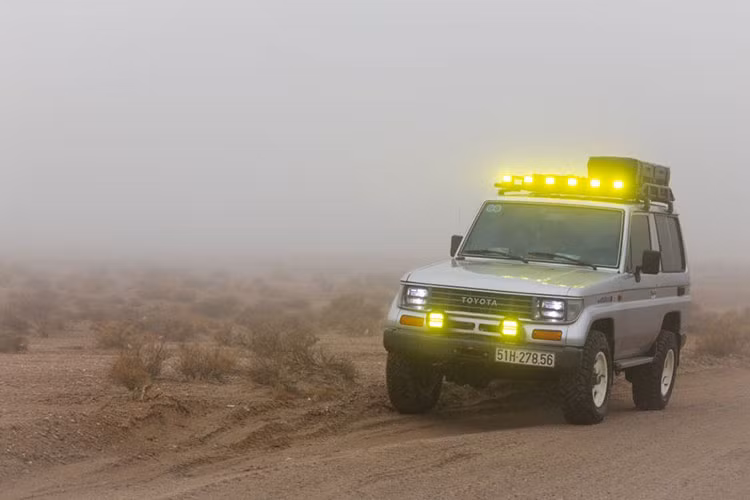 Trước khi khởi hành, chiếc Toyota Land Cruiser 1991 của Ngô Kỳ Phong đã được kiểm tra, bảo dưỡng toàn bộ hệ thống. Anh đã nâng cấp hệ thống treo, thay mâm lốp, lắp bộ tời, bổ sung hệ thống đèn chiếu sáng và chuẩn bị thêm phụ tùng thay thế, đề phòng tình huống xe gặp trục trặc giữa đường.