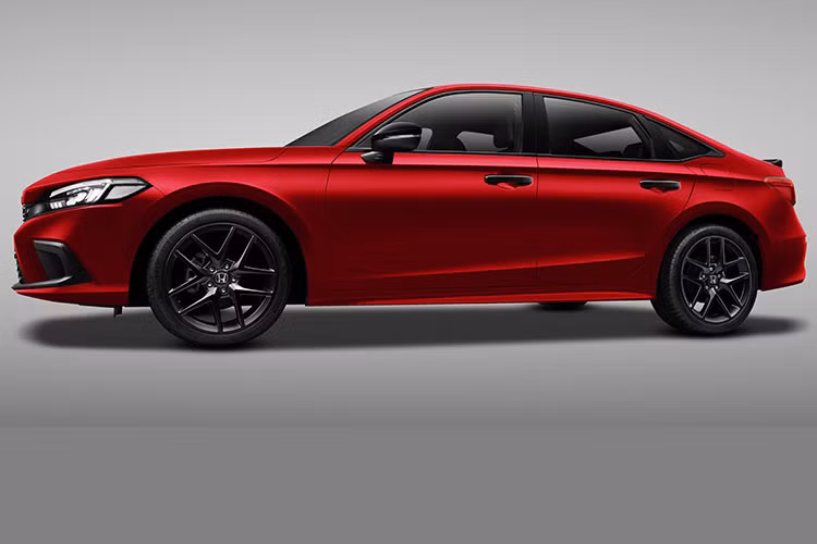 Kích thước của xe cũng có sự thay đổi với chiều dài tăng 48 mm lên mức 4.678 mm, chiều rộng tăng 3 mm lên 1.802 mm, chiều cao giảm 1 mm xuống 1.415 mm nhưng chiều dài cơ sở tăng tới 35 mm đạt 2.733 mm.