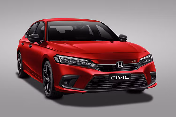Về trang bị, 2 phiên bản G và RS của Honda Civic 2022 thế hệ mới sẽ được trang bị hệ thống đèn full LED còn bản E tiêu chuẩn vẫn sử dụng đèn pha trước dạng Halogen.