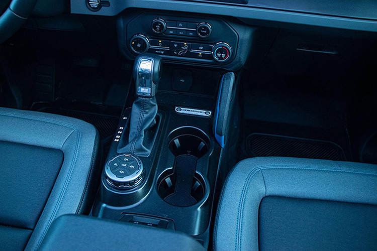 Tương tự như ngoại thất, nội thất của Bronco cũng được lấy cảm hứng thiết kế từ mẫu xe Bronco nguyên bản. Nội thất được thiết kế đơn giản và trực quan. Khoang cabin được sử dụng các vật liệu có khả năng chống chịu với mọi điều kiện thời tiết, trong đó nổi bật với sàn cốp bằng cao su với các lỗ thoát nước, các công tắc chống thấm nước và ghế bọc vật liệu chống thấm nước.