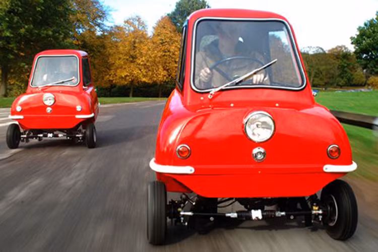 Yếu tố khiến chiếc Peel P50 cụ thể này đạt giá trị cao như vậy là câu chuyện lịch sử điên rồ của nó, bao gồm một thời gian nó từng được dùng làm xe quảng cáo đi lên đỉnh của Tháp Blackpool. Chuyên gia xe cổ cũng lưu ý rằng nó có thể là một trong những mẫu xe ra đời sớm nhất do thông số kỹ thuật độc đáo.