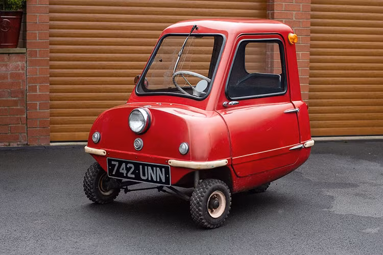 Ngày nay, chúng ta coi xe cỡ nhỏ là một chiếc xe kiểu như Mini Cooper Hardtop, nhưng trong thập niên 1960, thế giới từng có một mẫu xe sản xuất kích thước “tí hon”. Nó có tên Peel P50 nhỏ nhất thế giới này được lắp ráp ở Isle of Man.