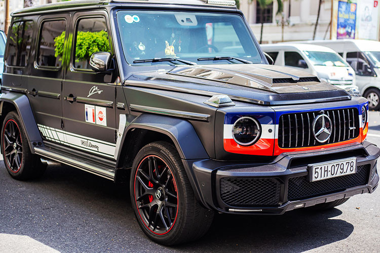 Trên trang cá nhân của mình, Minh Nhựa ngoài việc chia sẻ hình ảnh đầu tiên khi ghé thăm Hà Nội thì mới đây vị đại gia siêu xe đình đám này cũng đã cùng chiếc Mercedes-AMG G63 Edition 1 địa hình của mình "phượt" Tây Bắc.