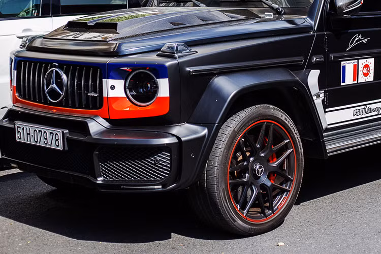 Hộp số tự động 9 cấp là trang bị tiêu chuẩn của Mercedes-AMG G63, xe có thể tăng tốc từ 0 - 100 km/h chỉ trong 4,5 giây. Tốc độ tối đa đạt 220 km/h.