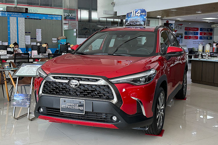 Loat oto dua giam gia thang 