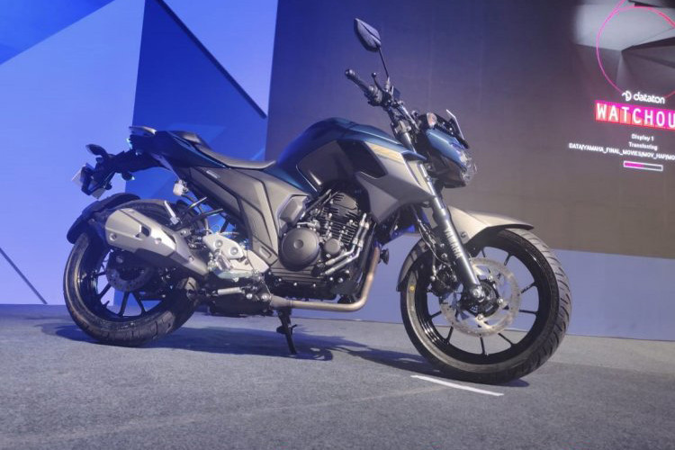 Xe vẫn giữ nguyên ngoại hình như phiên bản cũ với diện mạo có phần tròn trịa và cơ bắp. Tổng thể xe mang hơi hướng thiết kế của dòng Fazer với một số đường nét ở yếm và đuôi dứt khoát, gọn gàng. Đèn pha của xe ứng dụng công nghệ LED hiện đại, cho hiệu quả chiếu sáng tốt hơn.