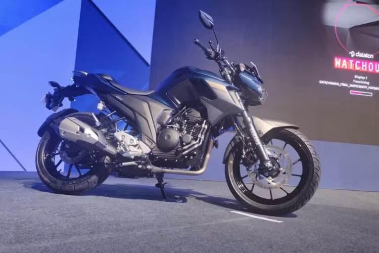 Xe vẫn giữ nguyên ngoại hình như phiên bản cũ với diện mạo có phần tròn trịa và cơ bắp. Tổng thể xe mang hơi hướng thiết kế của dòng Fazer với một số đường nét ở yếm và đuôi dứt khoát, gọn gàng. Đèn pha của xe ứng dụng công nghệ LED hiện đại, cho hiệu quả chiếu sáng tốt hơn.