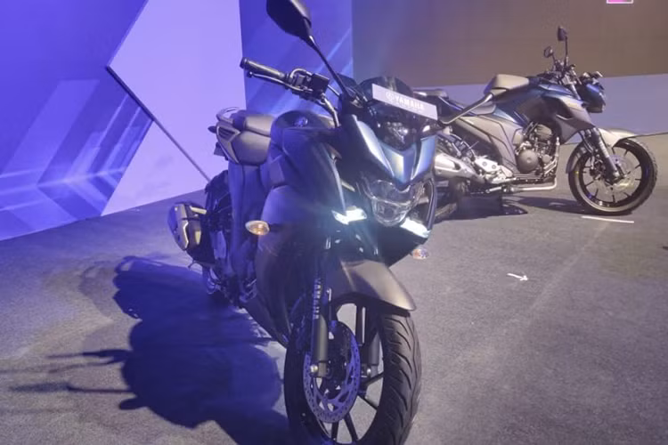 Sau khi tung ra phiên bản ABS kênh đôi cho mẫu sportbike Yamaha R15 V3 vào hồi đầu tháng 1/2019, thương hiệu xe máy Yamaha tại Ấn Độ tiếp tục nâng cấp trang bị này cho các mẫu xe khác của mình, lần này là mẫu xe môtô giá rẻ Yamaha FZ25 và Fazer 25 phiên bản nâng cấp 2019.