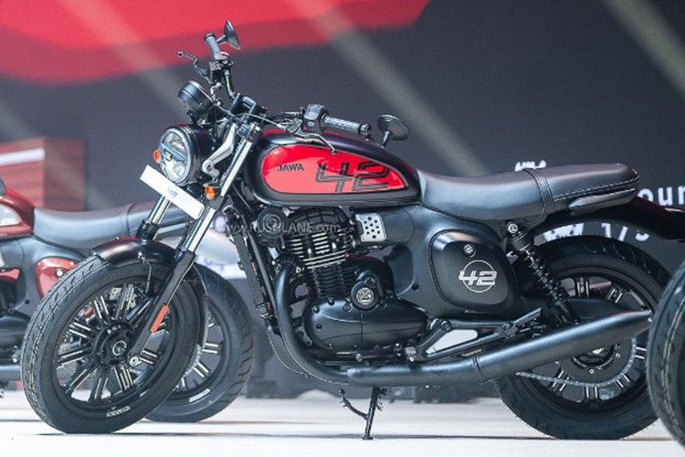 Theo phía đơn vị bán hàng, mẫu xe môtô Jawa 42 FJ hoài cổ này được chia sẻ nền tảng với Jawa 350 từng bán tại Việt Nam và hầu hết các yếu tố thiết kế của tương tự Jawa 42.