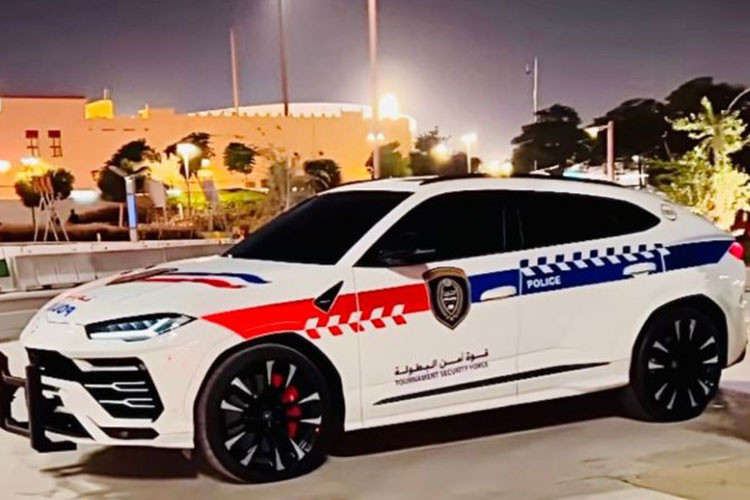 Tại thị trường Qatar, Lamborghini Urus có giá từ 900.000 QAR (5,9 tỷ đồng). Không chỉ đắt nhất, Lamborghini Urus còn là xe nhanh nhất trong dàn ô tô của cảnh sát Qatar. Siêu xe này dùng động cơ xăng V8, tăng áp, dung tích 4.0L với công suất tối đa 657 mã lực.