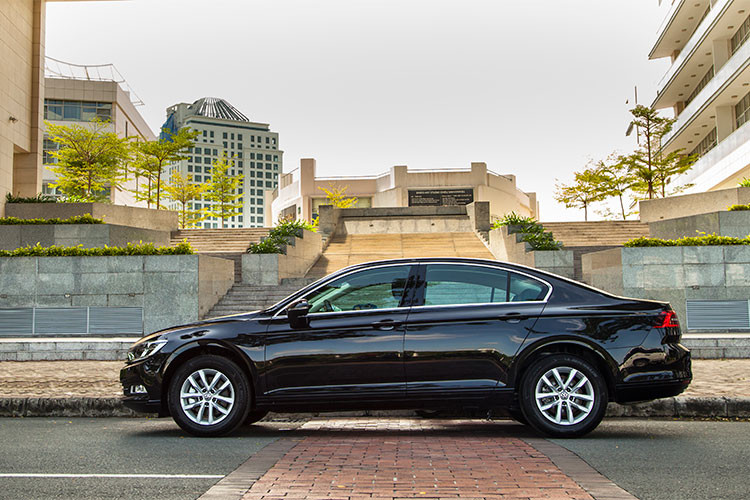 Với thành công này, Volkswagen Việt Nam quyết định tung ra Passat BlueMotion Comfort 2018, phiên bản mới của của mẫu sedan hạng D này được kỳ vọng sẽ mang đến cho người dùng Việt Nam lựa chọn mới. 