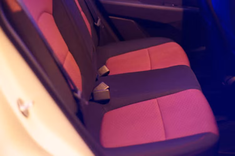 Ghế của Hyundai Creta phiên bản đặc biệt chỉ được bọc nỉ trong khi vô lăng bọc da. Xe được trang bị hệ thống điều hòa tự động đi kèm cửa gió riêng biệt. Hệ thống âm thanh 6 loa hỗ trợ radio AM/FM, chơi nhạc CD/MP3; hỗ trợ kết nối USB/AUX/Bluetooth...