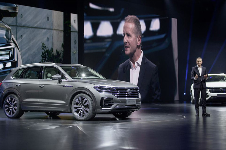 Là thị trường lớn nhất của Volkswagen (VW) cũng như thế giới, không hề bất ngờ khi Volkswagen Touareg 2019 mới được ra mắt lần đầu tại Trung Quốc. Thế hệ thứ 3 của mẫu SUV hạng sang cỡ lớn này đã thiết lập một chuẩn mực mới về sản phẩm của hãng xe hơi Volkswagen.
