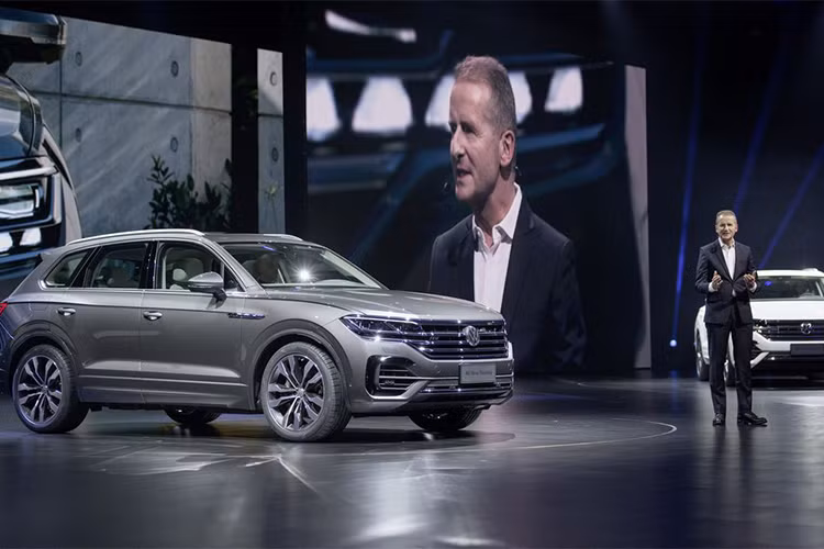 Là thị trường lớn nhất của Volkswagen (VW) cũng như thế giới, không hề bất ngờ khi Volkswagen Touareg 2019 mới được ra mắt lần đầu tại Trung Quốc. Thế hệ thứ 3 của mẫu SUV hạng sang cỡ lớn này đã thiết lập một chuẩn mực mới về sản phẩm của hãng xe hơi Volkswagen.