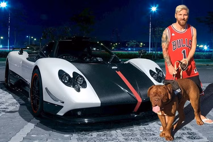 Sẽ là thiếu sót nếu không nhắc đến chiếc Pagani Zonda Tricolore. Đây là siêu xe được sản xuất nhân dịp kỷ niệm 50 năm ngày ra đời đội máy bay nhào lộn Frecce Tricolori của Không quân Ý, với 3 chiếc được sản xuất trên toàn thế giới cùng mức giá bán rơi vào khoảng 1,6 triệu USD.