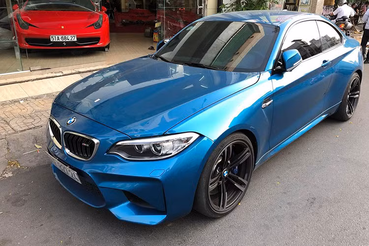 Theo một số nguồn tin, chiếc xe thể thao BMW M2 màu xanh độc đáo này khi về garage của Cường Đô la bao nhiêu, chỉ biết rằng, chiếc xe thể thao hiệu suất cao này đã được đưa về nước lần đầu tiên vào khoảng tháng 6/2016 với mức giá công bố chính hãng là hơn 3 tỷ đồng.