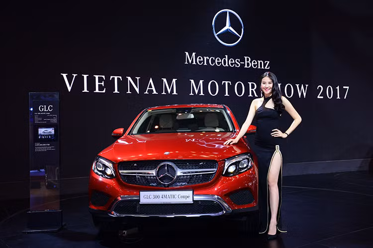 Ra mắt lần đầu tiên vào cuối năm 2014, GLA đã nhanh chóng trở thành chiếc xe CBU bán chạy nhất của MBV. GLA đã đóng góp vào mức tăng trưởng 300% của các dòng xe SUV của hãng trong năm 2016. Tại VMS 2017, MBV ra mắt GLA nâng cấp với hai phiên bản GLA 200 và GLA 250 4MATIC.