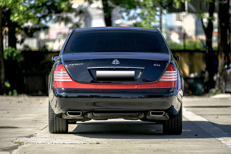 Maybach 62S vẫn được trang bị động cơ V12, dung tích 5.5 lít tương tự như bản tiêu chuẩn, tuy nhiên, các kỹ sư AMG đã tinh chỉnh lại "trái tim" này để mang đến công suất tối đa 612 mã lực và mô-men xoắn cực đại 1.000 Nm cho phiên bản đặc biệt.