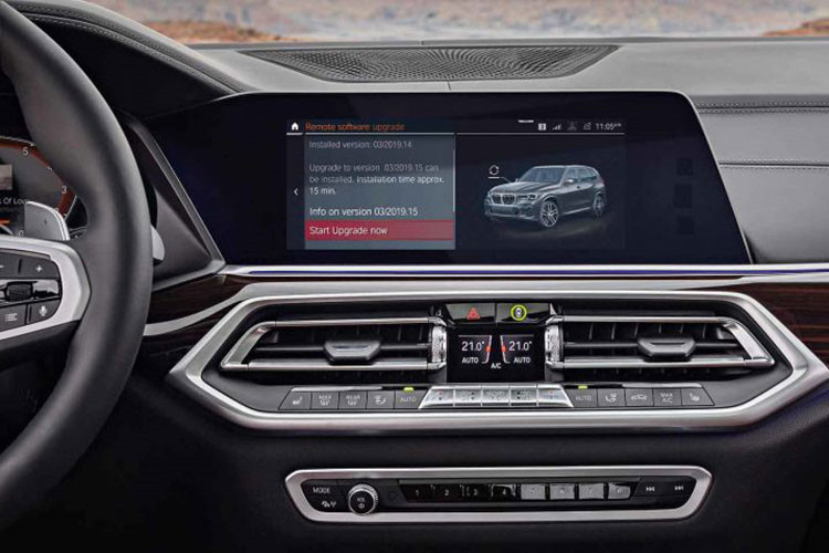 Về động cơ, BMW X5 hoàn toàn mới sẽ 2 phiên bản động cơ Xăng và Dầu bao gồm: Động cơ xăng V8 4.4L tăng áp kép cho công suất tối đa 462 mã lực + 650 Nm (X5 xDrive50i; không bán tại châu Âu); 6 xy-lanh (I6) 3.0L tăng áp cho công suất 340 mã lực + 620 Nm (X5 xDrive40i).