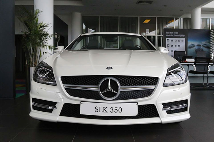 Được ra mắt lần đầu tiên tại triển lãm Geneva Motor Show 2014, Mẫu xe Mercedes-Benz SLK CarbonLOOK Edition là một trong những phiên bản đặc biệt và cuối cùng của dòng SLK trước khi phiên bản nâng cấp facelift giữa đời R172 vào năm 2015 và đổi tên gọi dòng SLK thành SLC.