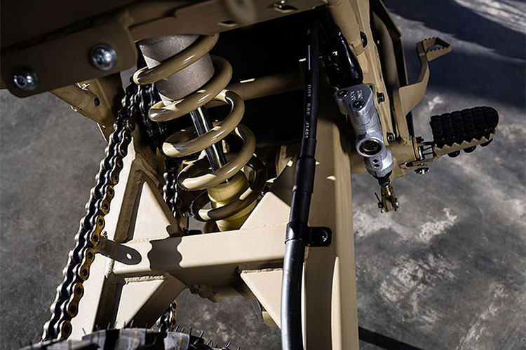 Bên cạnh đó, xe cũng trang bị bộ vành nan đi kèm lốp gai địa hình để có thể hoạt động hiệu quả cho những tín đồ đam mê off-road mạo hiểm.