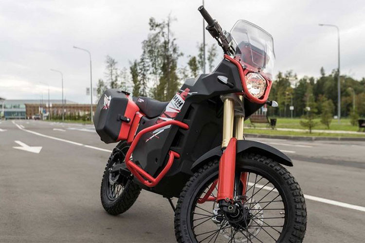 Đáng chú ý hơn, theo công bố của nhà sản xuất thì nhiều khả năng mẫu xe môtô chạy điện Kalashnikov UM-1 sẽ được nhà sản xuất súng AK-47 của Nga sớm thương mại hóa và bán ra thị trường với số lượng lớn.