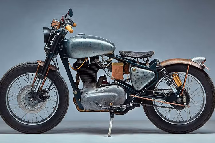 Khởi thuỷ đây là nhà máy chuyên sản xuất súng ống cho quân đội, sau đó chuyển sang sản xuất xe đạp. Năm 1900, Royal Small Arms Factory tiếp tục chuyển hướng sang sản xuất xe máy, xe bốn bánh… Dòng xe đầu tiên của hãng này được tung ra thị trường vào năm 1902, sử dụng động cơ DE Dion có công suất 8 mã lực.