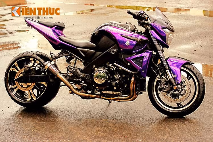 Được biết, chiếc Suzuki B-King độ này của một biker tại Clb môtô Quận 5 TP HCM.