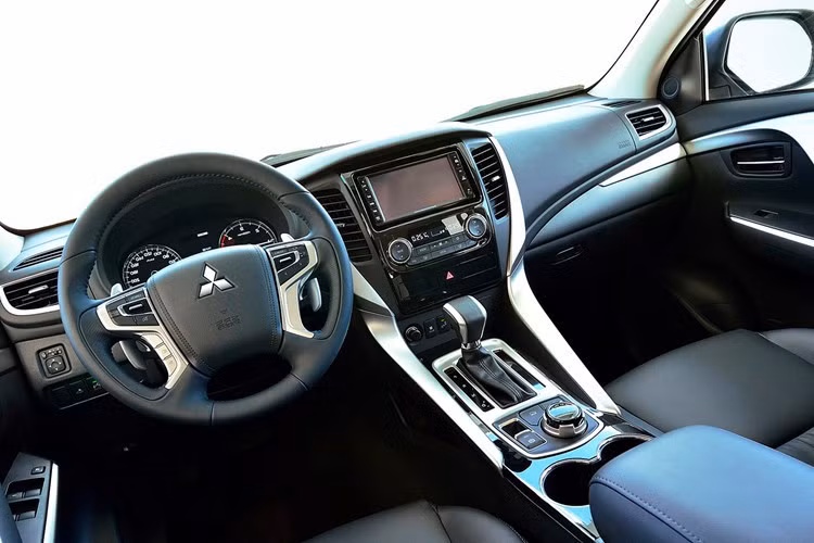 Được biết, ngay cả bản thân hãng xe hơi Mitsubishi cũng đã gần như "bỏ rơi" dòng xe này khi không cập nhật nó trên toàn Thế giới. Trong vài năm qua, hãng xe Nhật Bản này chủ yếu nâng cấp một số chi tiết nhỏ và các trang bị bên trong xe chứ không thay đổi hoàn toàn so với nhiều đối thủ cùng phân khúc hiện nay.