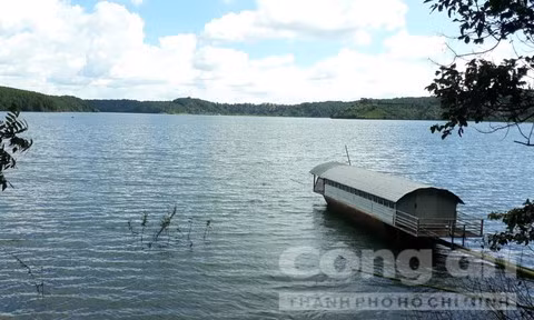 San 'bau vat' duoi Bien Ho: Cua hiem, vat la o ho nuoc ngot huyen bi