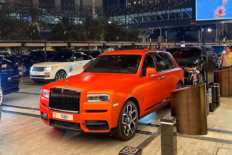 Tính đến ngày 18/1, ông là người giàu thứ 11 trên thế giới. Trong khi đó, Reliance là một trong những tập đoàn có lợi nhuận cao nhất Ấn Độ. Anant Ambani nằm trong số người thừa kế nổi bật và là một trong những doanh nhân trẻ giàu nhất Ấn Độ, tính theo giá trị tài sản ròng. Ước tính giá trị tài sản của anh hiện nay vào khoảng 40 tỷ USD. 