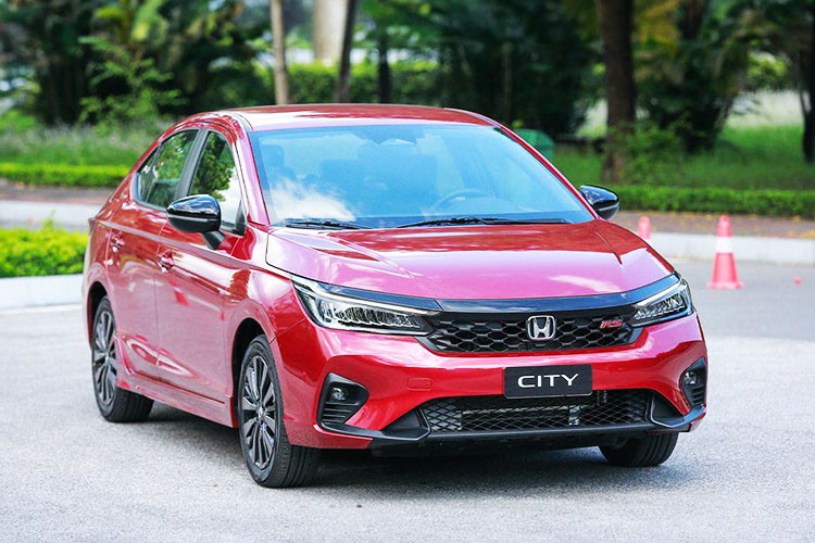 Ngoại trừ Honda City gần như đã xả hết hàng tồn, các mẫu mã còn lại thuộc phân khúc này đều được nhà sản xuất, phân phối áp dụng ưu đãi trong tháng 4/2025. Trong đó, các mẫu mã lắp ráp trong nước như Toyota Vios, Hyundai Accent, KIA Soluto… tiếp tục nhận được ưu đãi hấp dẫn.