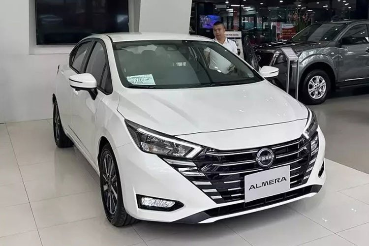 Trong đó, Nissan Almera được hỗ trợ 100% phí trước bạ, tương đương mức giảm từ 49 – 68 triệu đồng, xuống còn dao động từ 489 – 569 triệu đồng. Kia Soluto được giảm từ 17 – 21 triệu đồng, Mazda2 được ưu đãi từ 6 – 10 triệu đồng. 