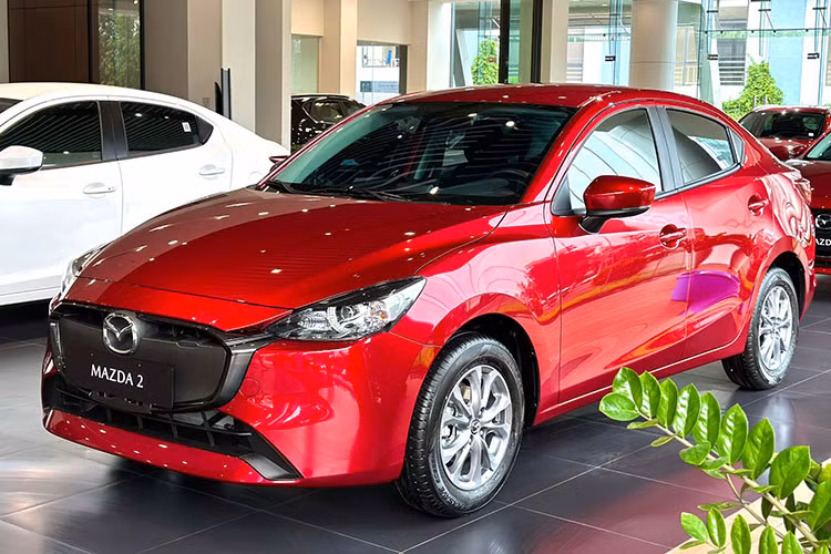 Mitsubishi Attrage đang được hãng xe Nhật Bản hỗ trợ 100% lệ phí trước bạ đối với bản số sàn MT với giá trị quy đổi là 38 triệu đồng. Ưu đãi này đưa giá bán của Attrage MT xuống còn 342 triệu đồng, rẻ nhất phân khúc.