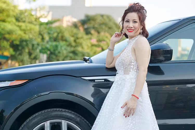 Chồng của nữ đại gia này là Nguyễn Xuân Đường cũng bị công an Thái Bình bắt giữ tại tỉnh Hà Nam, sau 1 ngày bị truy nã. Trước khi bị bắt vì tội Cố ý gây thương tích, nữ đại gia Nguyễn Thị Dương và chồng có cuộc sống khiến cộng đồng mạng không khỏi xuýt xoa bởi sự chịu chơi của mình. Ngoài việc thường xuyên tham dự các cuộc đấu giá đất, đấu thầu tài sản trên địa bàn, kinh doanh tài chính, tín dụng...