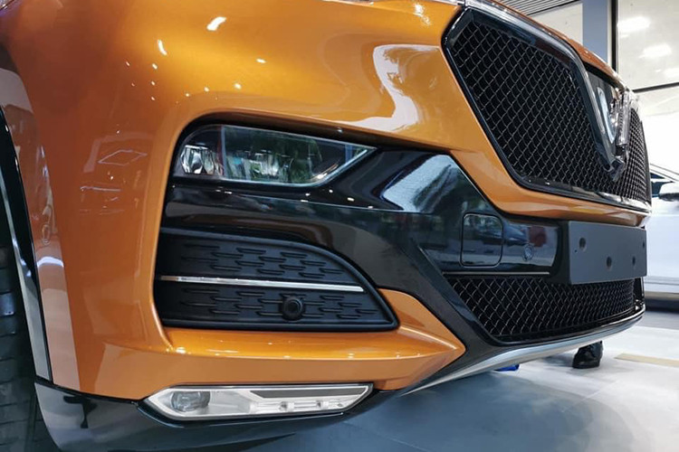 Trong khi đó, chiều rộng của VinFast President nhỉnh hơn chút ít ở mức 27 mm, không đáng kể, nhiều khả năng là do các hốc bánh được nới rộng. Chiều cao của xe giảm xuống 13 mm so với VinFast Lux SA2.0.