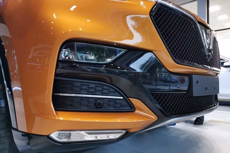 Trong khi đó, chiều rộng của VinFast President nhỉnh hơn chút ít ở mức 27 mm, không đáng kể, nhiều khả năng là do các hốc bánh được nới rộng. Chiều cao của xe giảm xuống 13 mm so với VinFast Lux SA2.0.