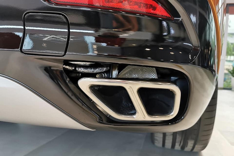 Các chi tiết của xe cũng khác biệt và mạnh mẽ hơn Lux SA2.0 bản thường. Xe sở hữu nhiều màu sắc mới, đó là màu Purple Rain - Huyền bí và màu Sunset - Thông thái, Deep Ocean - Khát vọng và phiên bản màu đen được trang trí nhiều chi tiết màu vàng nhấn nhá như những hình ảnh "nhá hàng".