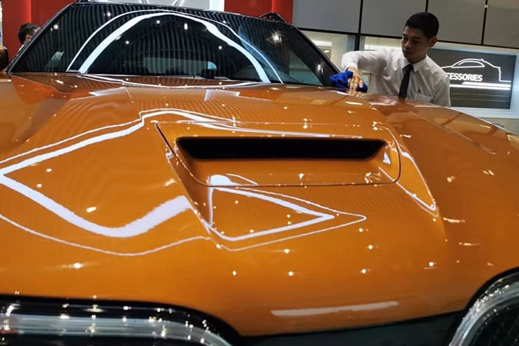 Như vậy có thể thấy VinFast President dài hơn Lux SA2.0 khoảng 206 mm, tương đương 20,6 cm, đây là chênh lệch đáng kể giữa các mẫu xe cùng phân khúc, như vậy có thể nói không gian hàng thứ 2 có thể sẽ được kéo dài.