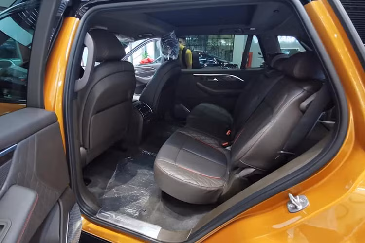 Theo những tiết lộ trước đó, VinFast President có động cơ V8 6,2 lít với khả năng tăng tốc từ 0 – 100km/h trong 6,8 giây. Với khối động cơ này, chiếc xe cho công suất 455 mã lực và mô-men xoắn 624 Nm. Nhiều dự đoán, President sẽ được kết hợp hộp số ZF 8 cấp.