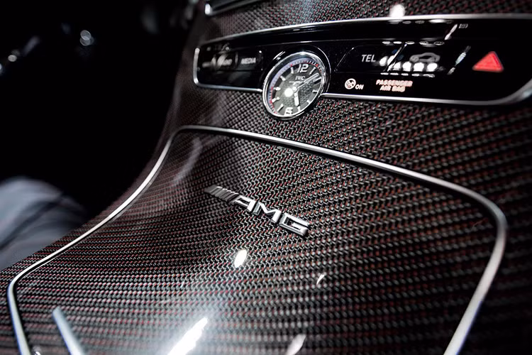 Đàn anh Mercedes-AMG GT S cũng nhận được gói độ tương tự nhưng kém hơn … 3 mã lực và 4 Nm vì PP-Performance không thể lắp đặt lọc gió thể thao vào nó.