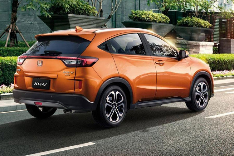 Nằm bên dưới nắp capô của Honda XR-V 2019 là 2 tùy chọn động cơ khác nhau. Thứ nhất là động cơ xăng 4 xi-lanh, hút khí tự nhiên, dung tích 1,5 lít với công suất tối đa 131 mã lực và mô-men xoắn cực đại 155 Nm. Thứ hai là động cơ xăng 4 xi-lanh, tăng áp, dung tích 1,5 lít, tạo ra công suất tối đa 177 mã lực và mô-men xoắn cực đại 220 Nm.
