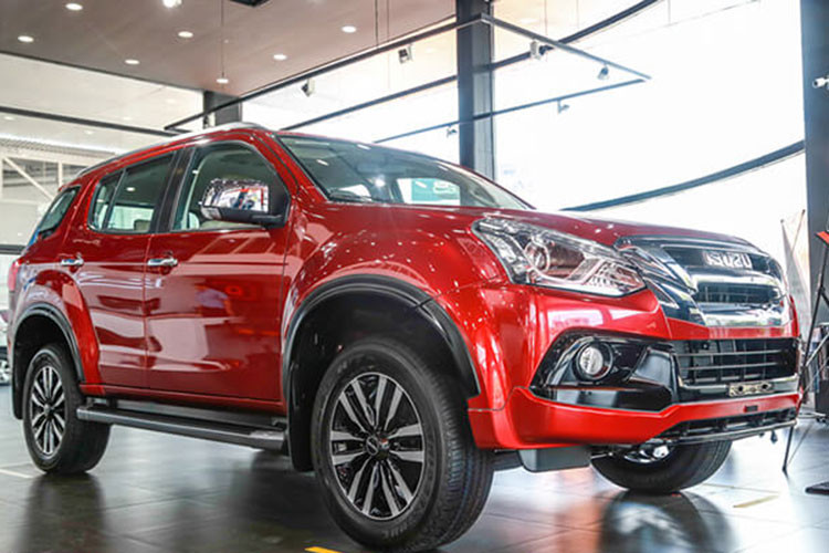Mẫu SUV 7 chỗ này vừa được Izusu bổ sung phiên bản mới từ tháng 7.2021, tuy nhiên doanh số bán Isuzu mu-X tại Việt Nam trong tháng 8.2021 cũng chỉ vỏn vẹn 1 xe, giảm 18 xe so với tháng. Cộng dồn từ đầu năm đến nay, số lượng xe Isuzu mu-X được bán ra thị trường chỉ đạt mức 98 xe. Được đánh giá cao về độ bền bỉ, nhưng kiểu dáng cục mịch, nghèo tính năng... là lý do khiến mẫu SUV 7 chỗ này không thể cạnh tranh cùng các đối thủ trong phân khúc.