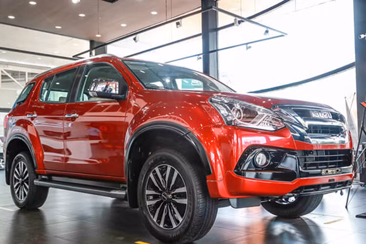 Mẫu SUV 7 chỗ này vừa được Izusu bổ sung phiên bản mới từ tháng 7.2021, tuy nhiên doanh số bán Isuzu mu-X tại Việt Nam trong tháng 8.2021 cũng chỉ vỏn vẹn 1 xe, giảm 18 xe so với tháng. Cộng dồn từ đầu năm đến nay, số lượng xe Isuzu mu-X được bán ra thị trường chỉ đạt mức 98 xe. Được đánh giá cao về độ bền bỉ, nhưng kiểu dáng cục mịch, nghèo tính năng... là lý do khiến mẫu SUV 7 chỗ này không thể cạnh tranh cùng các đối thủ trong phân khúc.