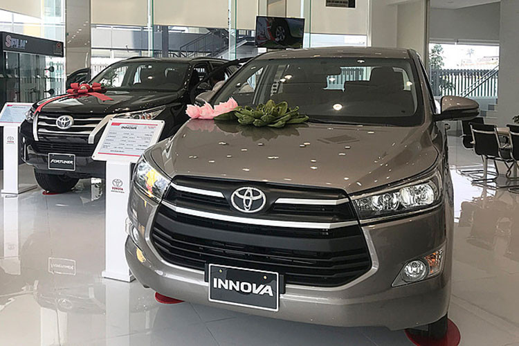 Doanh số tháng 8 của mẫu MPV chỉ vỏn vẹn 10 xe dược bán ra, giảm 31 xe so với tháng trươc. Có thể thấy Toyota Innova tại Việt Nam đang mất dần sức hút. Từ một trong những mẫu xe hút khách nhất thị trường, doanh số Innova giờ đây giảm mạnh. Đây là tháng thứ 2 liên tiếp Innova có mặt trong danh sách xe bán chậm nhất tháng. Cộng dồn 8 tháng của năm 2021, Toyota Việt Nam chỉ bán được 1.821 xe Innova.