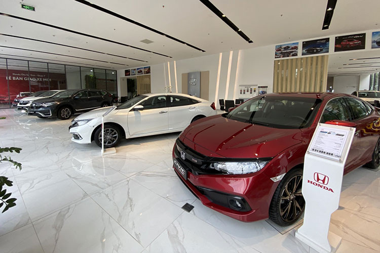 Ảnh hưởng của đại dịch COVID-19 đã khiến lượng tiêu thụ ôtô tại Việt Nam sụt giảm mạnh. Ngoài những mẫu xe cả tháng không bán được chiếc nào như Toyota Avanza, Isuzu D-Max hay KIA Optima... Đáng chú ý là lần đầu tiên mẫu SUV cỡ D của Vinfast là Lux SA2.0 góp mặt trong danh sách xe ôtô ế nhất Việt Nam. Bên cạnh đó, những mẫu xe vốn ít khi xuất hiện trong danh sách nay lại góp mặt như: Toyota Innova Honda HR-V, Mitsubishi Pajero Sport. 